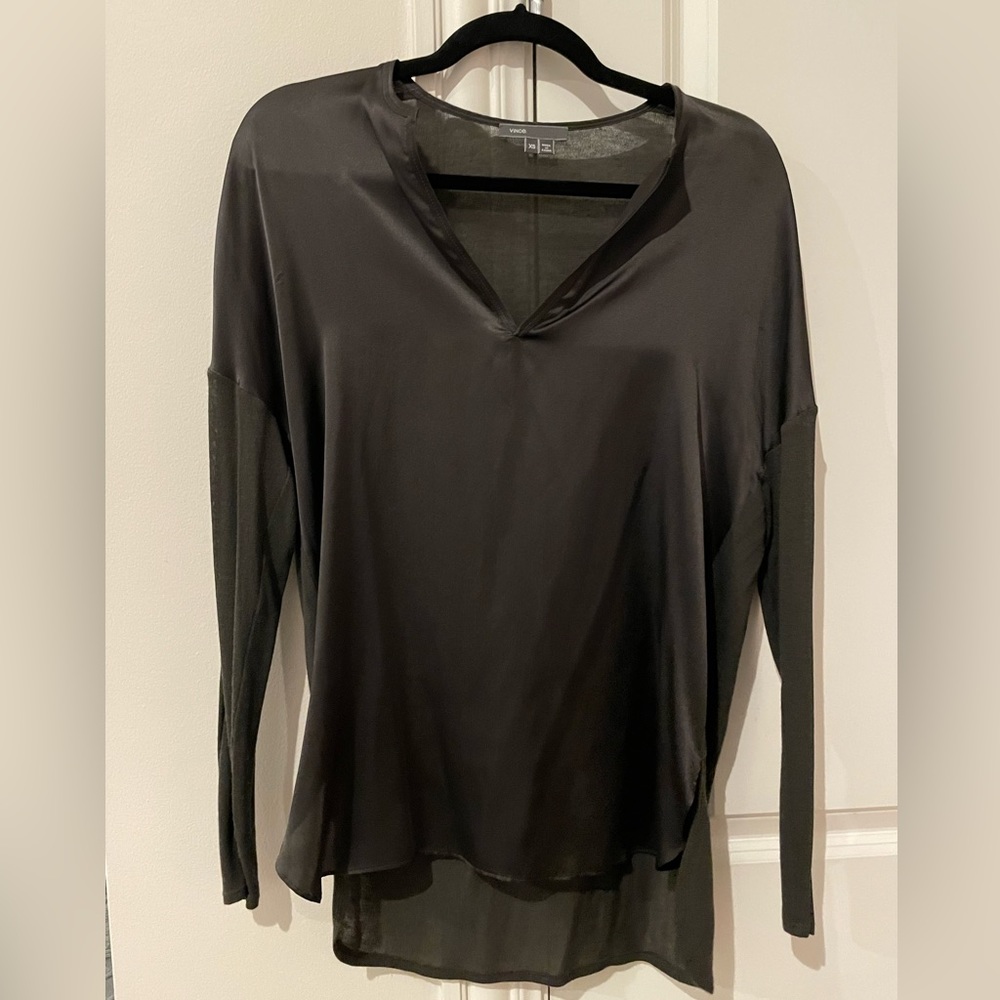 Vince Grey Silk/Knit V neck Shirt - Sz XS